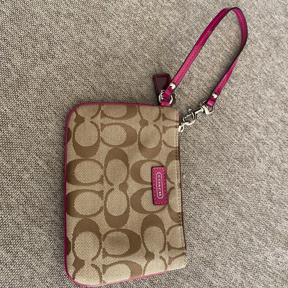 coach small wristlet